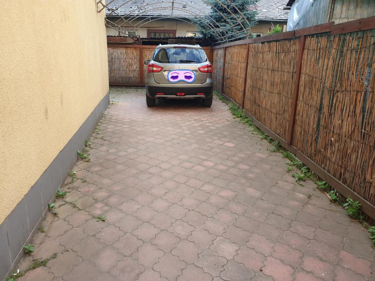 Мандри Хостел Oezjhorod Buitenkant foto