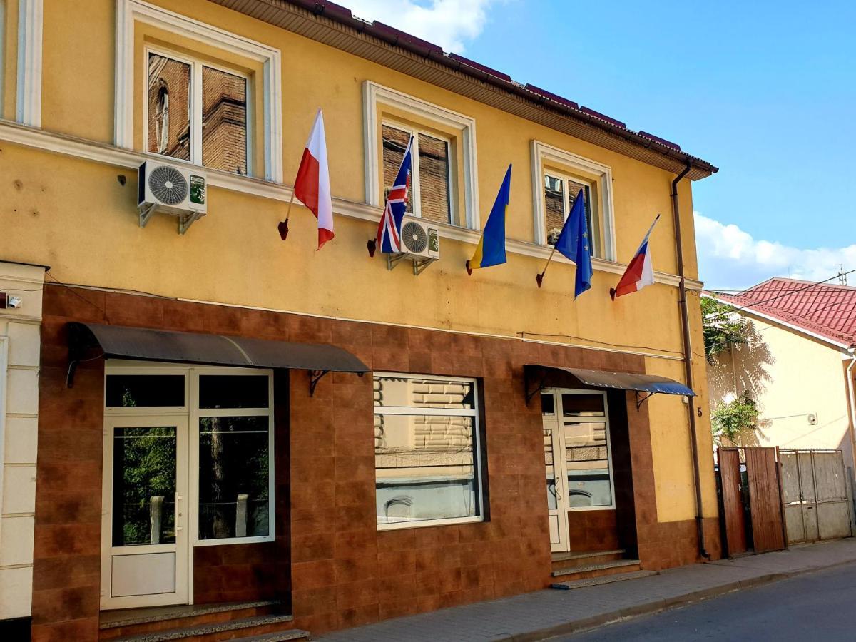 Мандри Хостел Oezjhorod Buitenkant foto